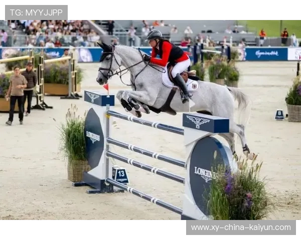 比利时骑手格里高利·瓦特莱特在2024年国际马术联合会障碍赛世界巡回赛中获得个人第五名，展现坚韧精神。