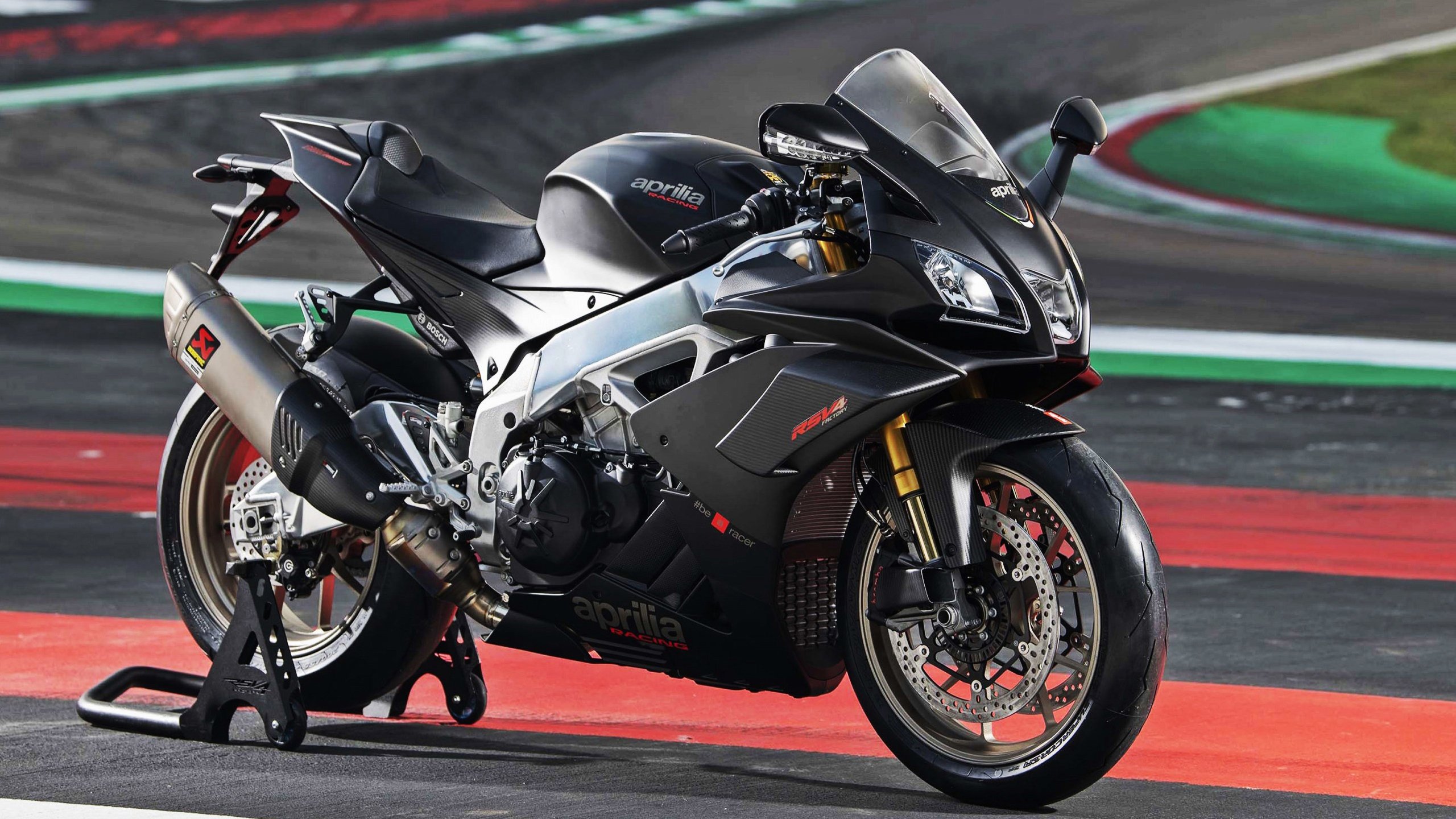 中国男排主帅强调拼搏精神重塑战术体系，中国男排新任主教练